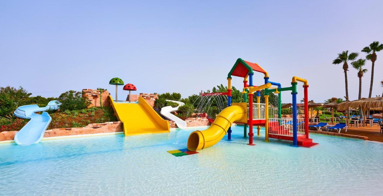 Globales Los Delfines Cala'N Blanes (Menorca) Exterior foto